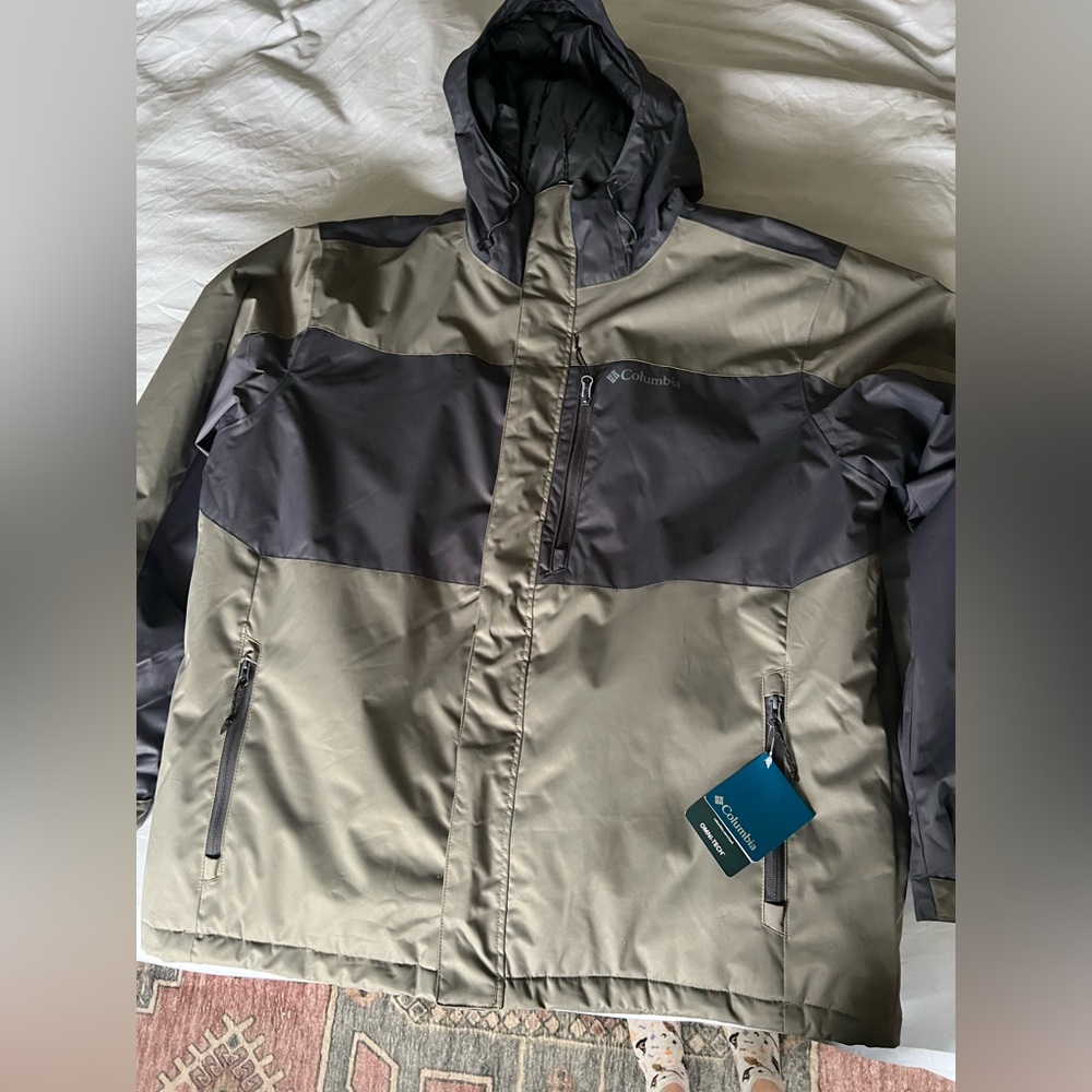 NWT Columbia waterproof light, insulated jacket